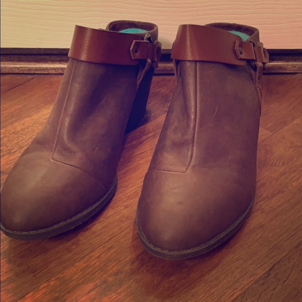 Clogs